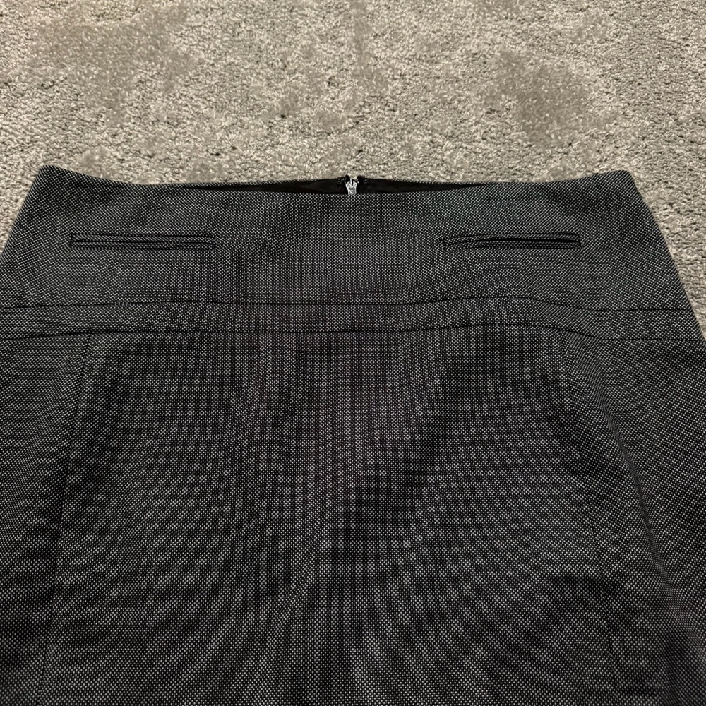 Express polyester gray skirt in mini to mid length great details and material 6 - Picture 5 of 8